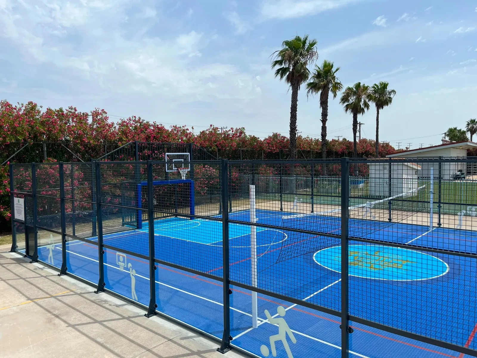 InduSport multi-sport court: manufacturing, enclosure and a real project at the Morón military base